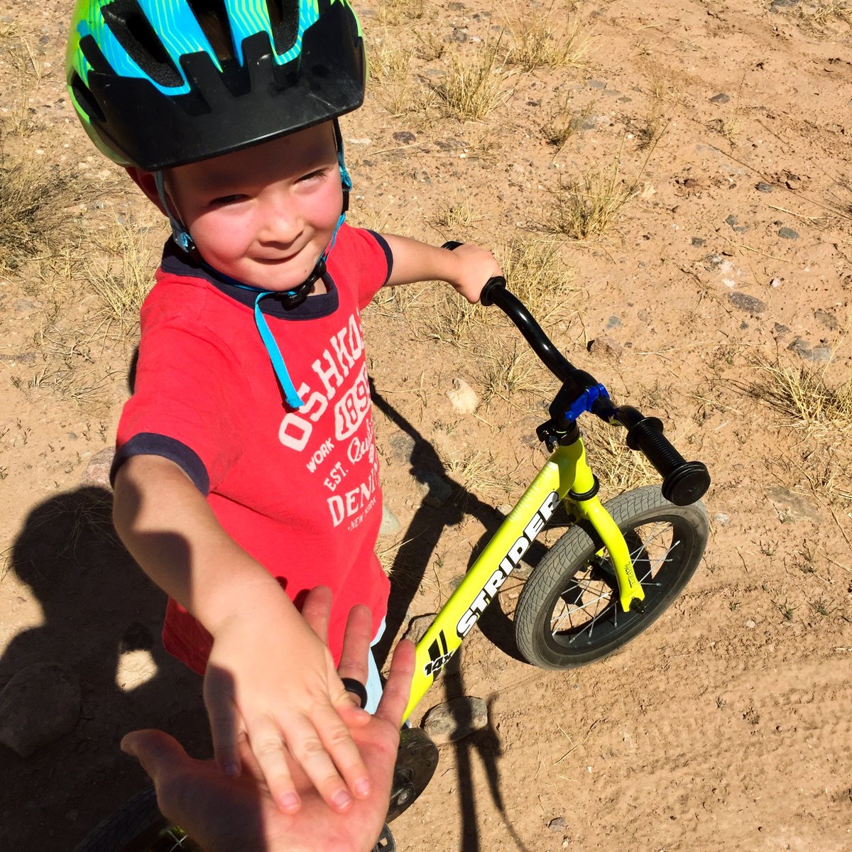 SkratchLabs's tweet photo. Today's high five goes to this little guy. Next stop, Strider World Champs!
#skratchlabs #skratchthesummit #fromskratch #realskratch #skratchinside #fromwhereiride #cycling #optoutside #roadslikethese #singletrack https://t.co/yynJ5S97RI