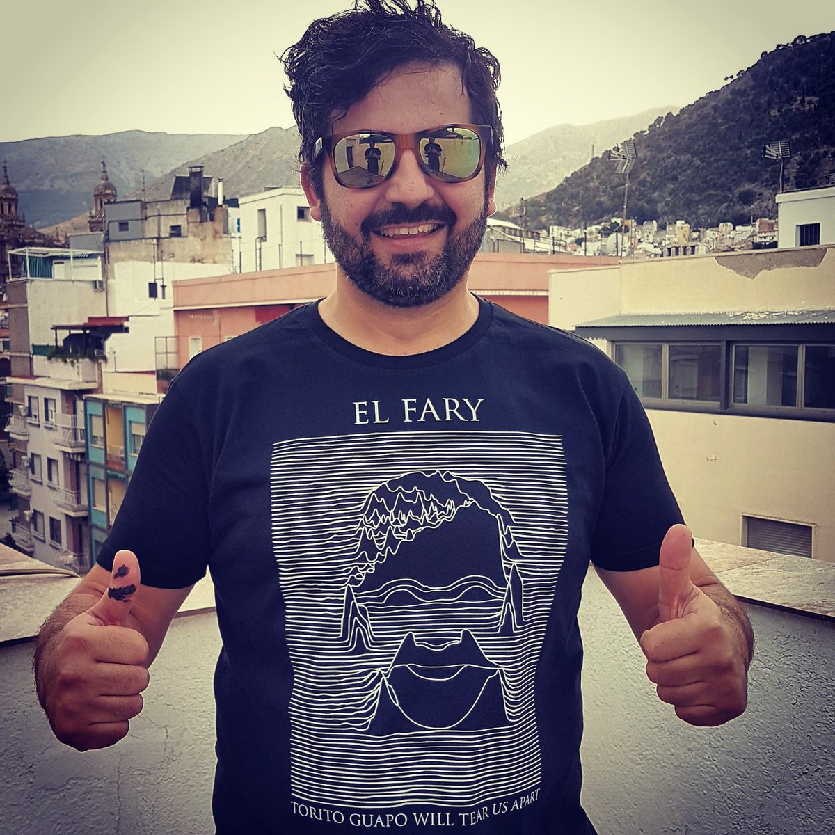 Es posible que hayáis visto camisetas más bonicas, pero no más frikis que ésta.😍¡Gracias #camisetasorigenial por hacer realidad mis frikadas!🤣
#Fary #JoyDivision #FaryDivision #ToritoGuapo #LoveWillTearUsApart #Jaén #origenialjaen #camisetasjaen #camiseta