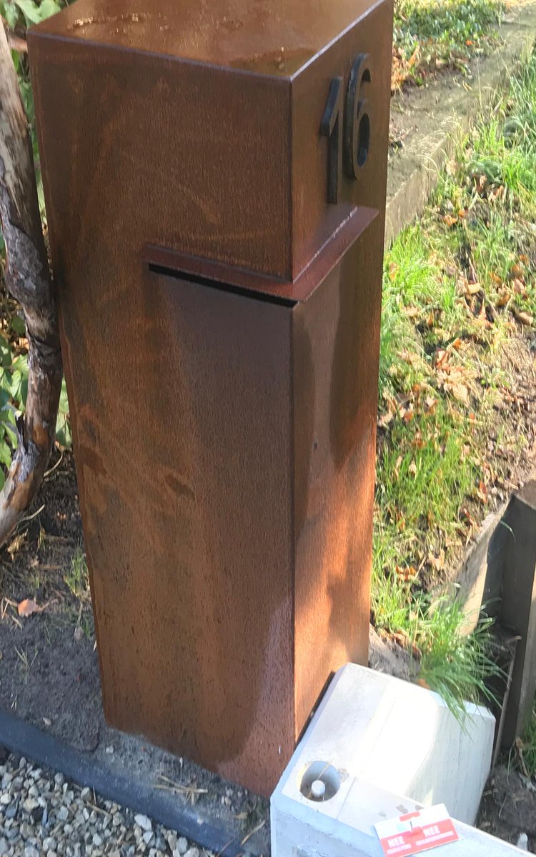 gerobatuin's tweet photo. Cortenstaal Brievenbus van Geroba. Standaard of op maat! Ontdek de mogelijkheden op https://t.co/YFFftrRMua #brievenbus #cortenstaal #corten https://t.co/3K90fPptpj