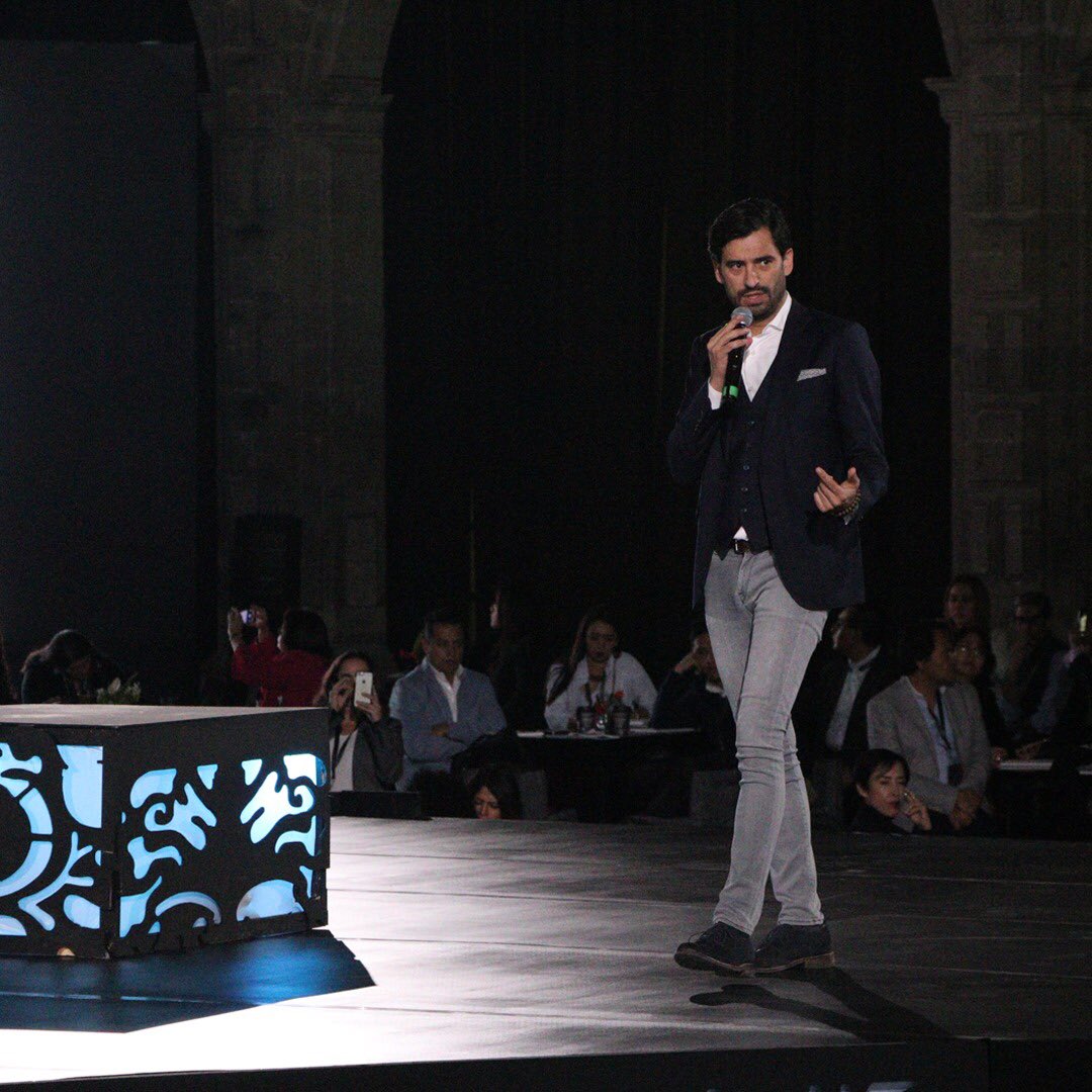 luxurycdmx's tweet photo. Julio Ruiz nos compartió su conferencia “La experiencia de Compra en el Mundo Digital” @digilant_us 
#LuxuryCDMX  #Marketing #CDMX #Luxury #fashion #Premium https://t.co/klqkbcVwjU