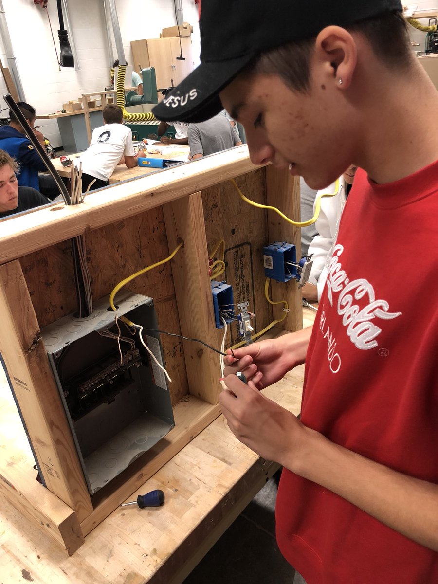 LHS_IndTech's tweet photo. #HomeMaintenance learned how breaker boxes and breakers are wired up.
#ShockingExperience https://t.co/kYJseNYmKi