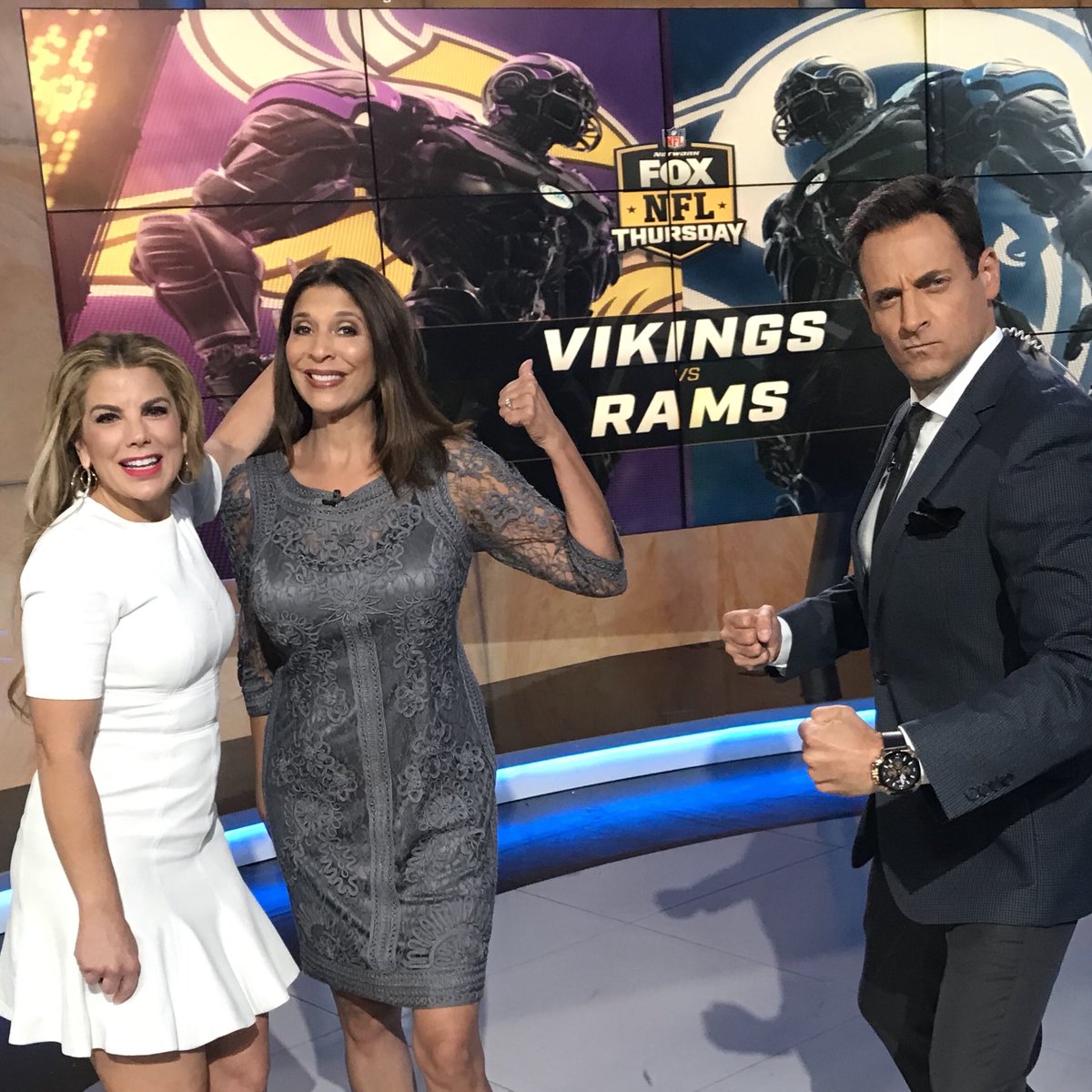 DevineNews's tweet image. Who is ready for some Thursday night football on Fox 11?! @foxla! Fox 11 news on early at 3pm, and 10pm, with me and @dancohenfox11 @lizhabib @pabloweather. 🏈📺☀️ #Football #NFL #Rams #Vikings #Coliseum #LAColiseum #Thursday #ThursdayNight #ThursdayNightFootball #GameDay