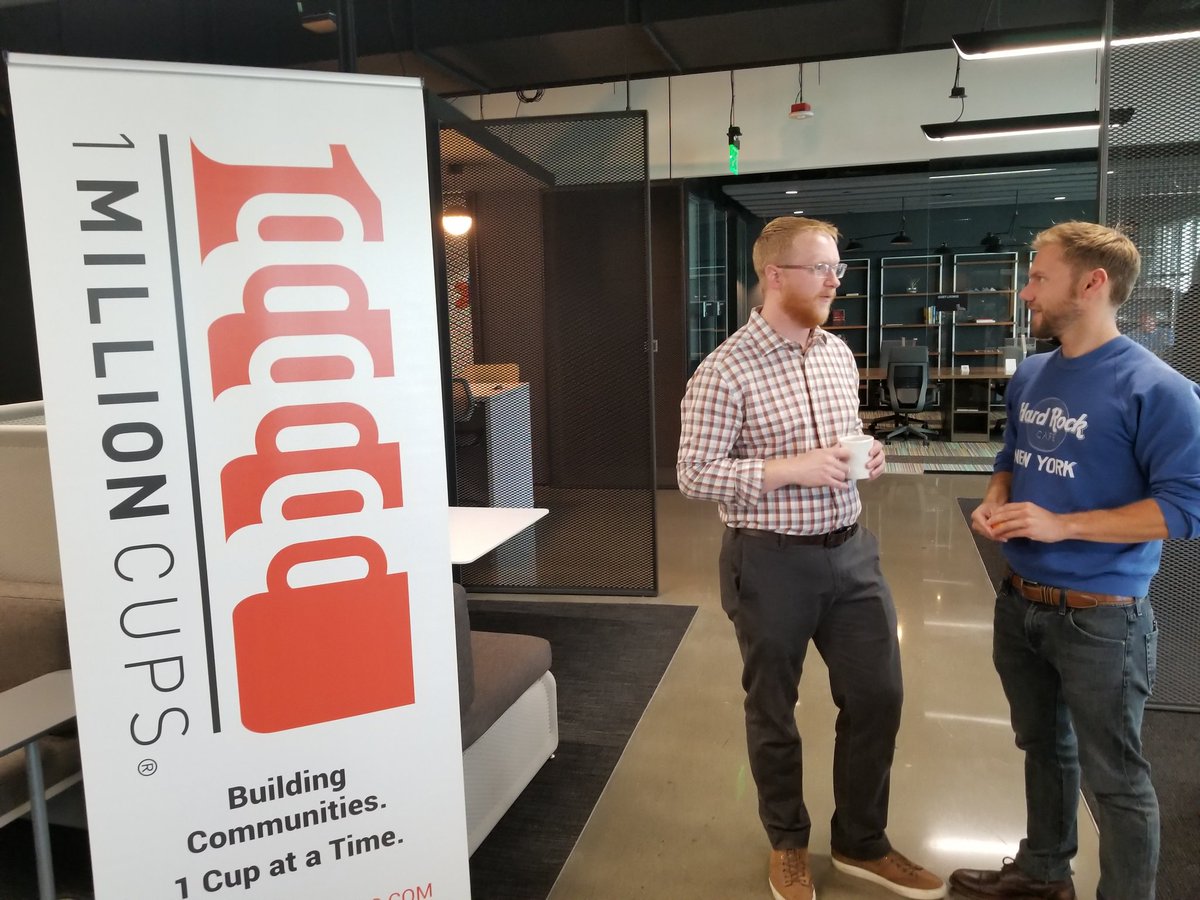 1MCseattle's tweet photo. Pre-presentation networking! #1mcseattle https://t.co/1uSyNLnvJH