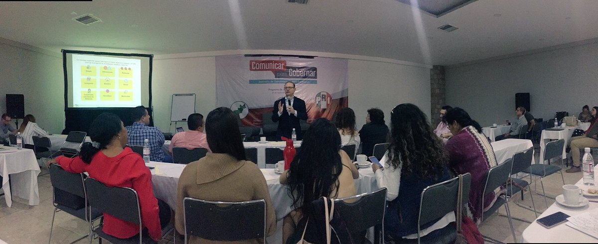 VictorM_VMtz's tweet photo. Seguimos dandole hacia adelante, seminario comunicar para gobernar #PRI https://t.co/bRnOxhmvu4