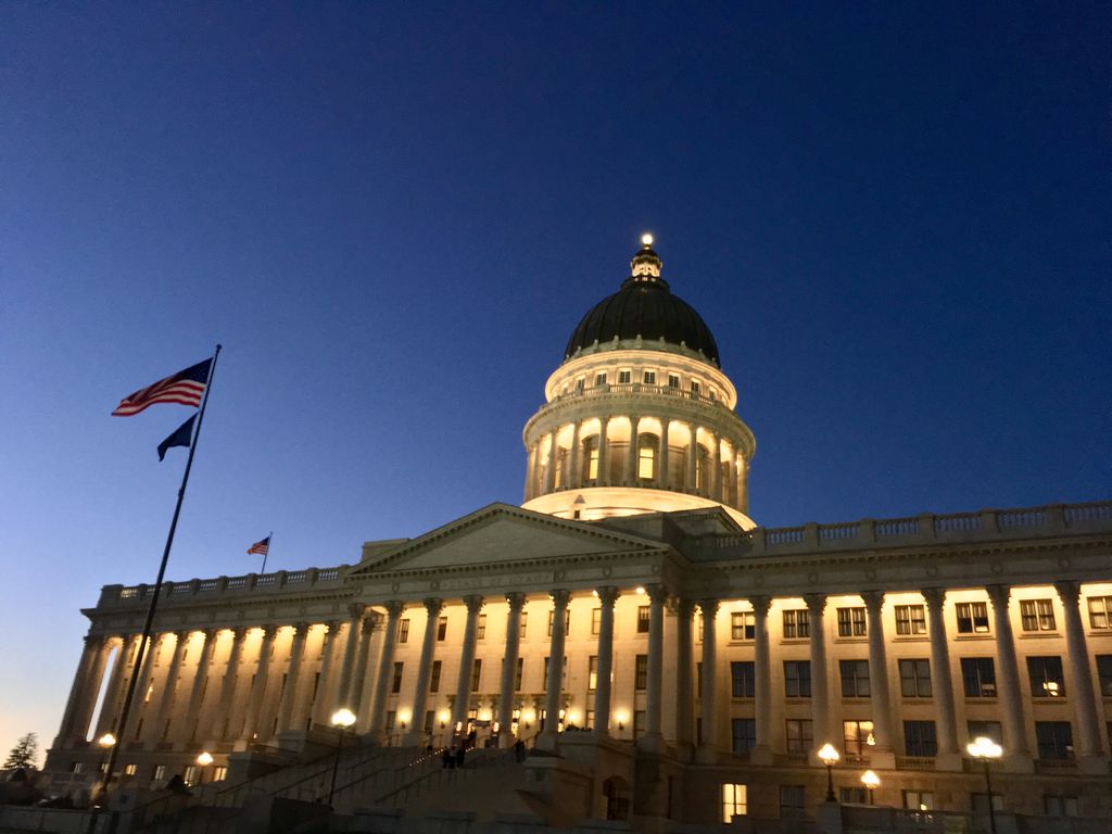 Last night @UtahDv #NationalDayofRemembrance Candlelight Vigil @UTStateCapitol #SLC in memory of #domesticviolence homicide victims in #Utah. #utah1in3 women will experience DV during her lifetime. #25 victims of #DVhomicide were killed last year in Utah.