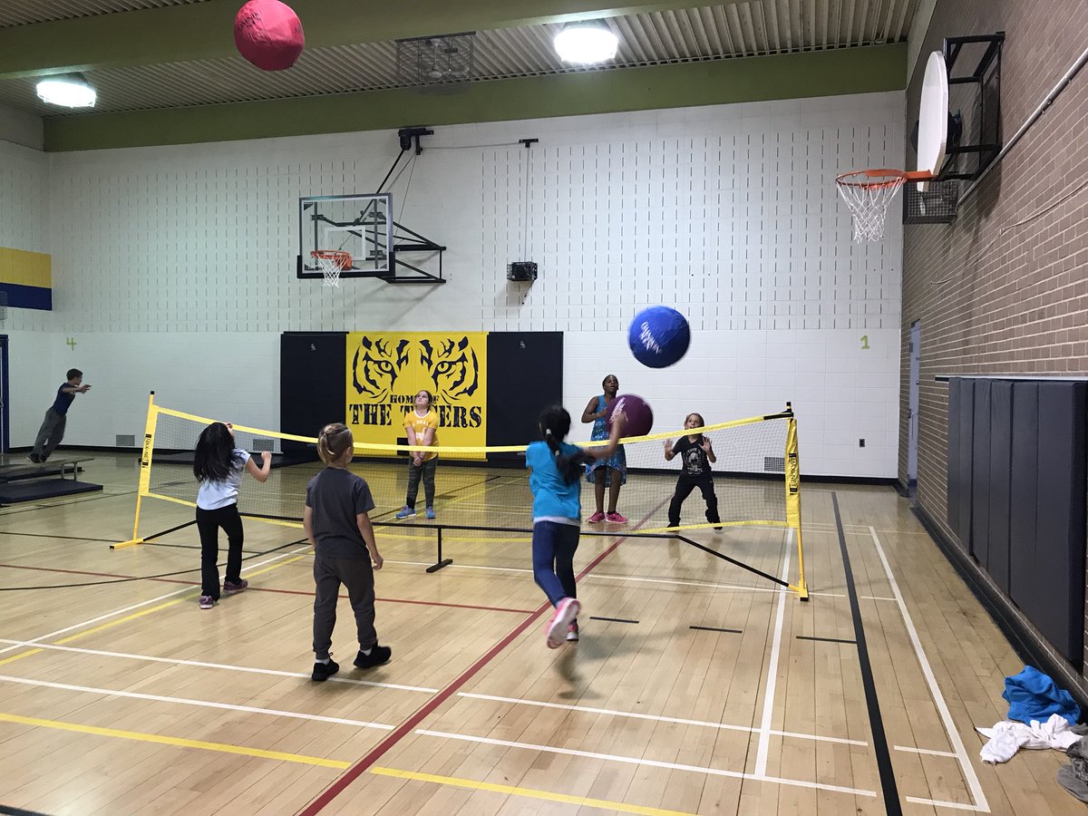 Tecumsehpe's tweet photo. Having a blast during PE Tiger stations @Ms_Eccles @TecumsehHDSB @Msmauricesclass https://t.co/4GBhKjVDFM
