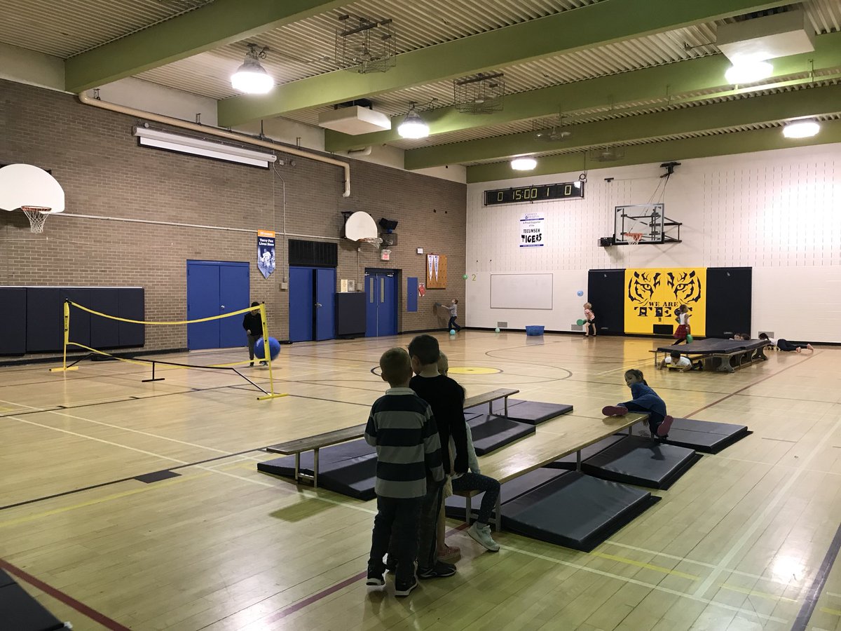 Tecumsehpe's tweet photo. Having a blast during PE Tiger stations @Ms_Eccles @TecumsehHDSB @Msmauricesclass https://t.co/4GBhKjVDFM