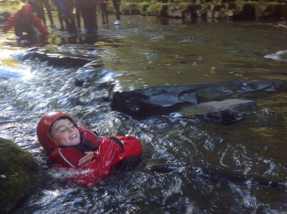 ihomcps1's tweet photo. Fab fun on our River Walk along the River Wear! #splashingtime https://t.co/dlXF5sgAjY