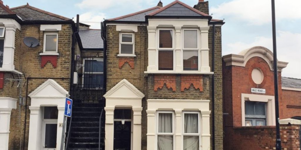 Lot 13: Long Leasehold Vacant Flat For Improvement / Modernisation In Harringay, N4.

For more information click here: strettons.auction/ValeRoad

#Residential #Harringay #N4 #Auction #PropertyAuction #Flat