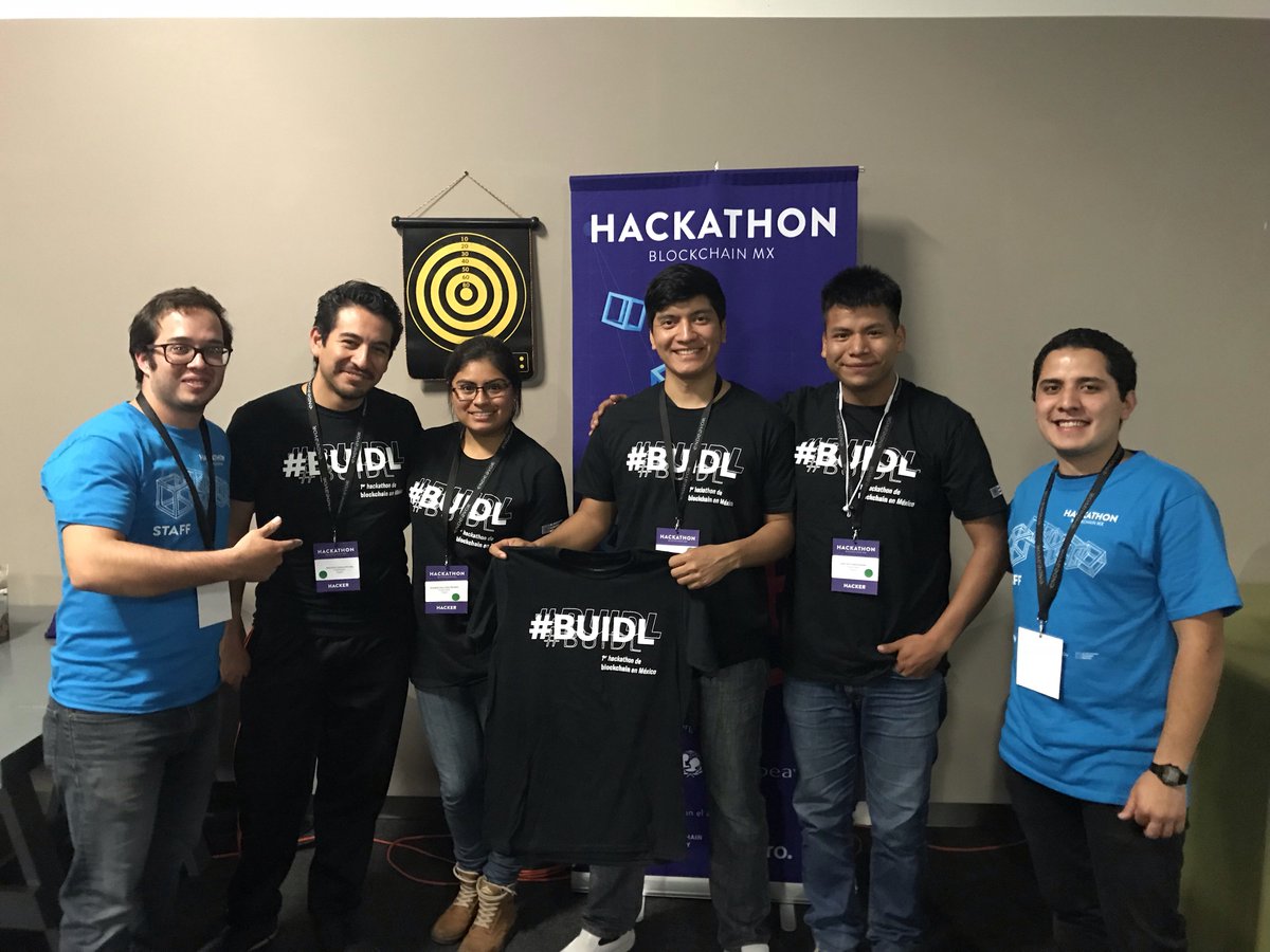 blockdemy's tweet photo. #asiSeVivio el #hackathonBlockchainMX con los ganadores de las dinámicas por una playera #buidl @EndeavorMexico @centro_news https://t.co/cE5BDYhWCy