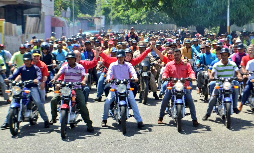 gestionperfecta's tweet photo. #Ahora desde el estado #Codejes junto a @MargaudPSUV @dariovivaspsuv @pinfantea y nuestro querido pueblo. Marchamos por la Paz y contra el imperialismo. #VenezuelaAlzaSuVozEnLaONU https://t.co/6oHMTgY30s
