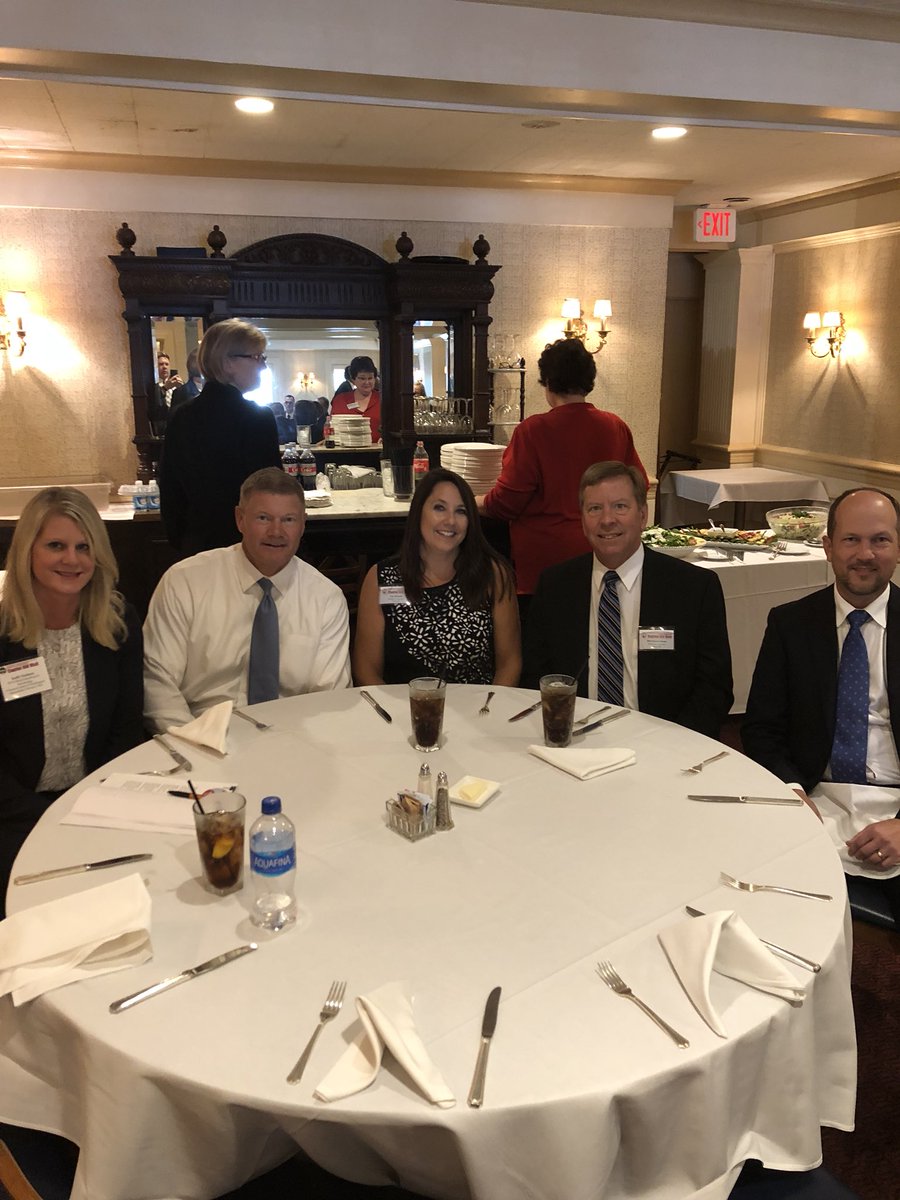 kchristiansen26's tweet photo. Lunch with the team @TheMonocleRest before taking on The Hill. Lucky to have such great bankers. @LWNavarro @kgzimman @daveswartley @l_kaliher #2018pnwchv #oregonbanking https://t.co/lQzBAJHB6H