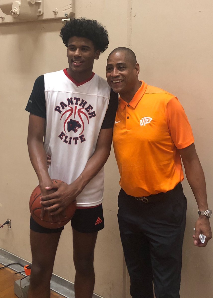 PickAxeSocial's tweet photo. 👀
Head coach @RodneyTerry visiting with the top ranked player in 2020 Jalen Green @JalenRomande!! Green is good friends with current Miners @stroud_deon and Bryson Williams #NewEraUTEP #JoinTheMovement ⛏🤙🏼 https://t.co/rTOXkh3ib7