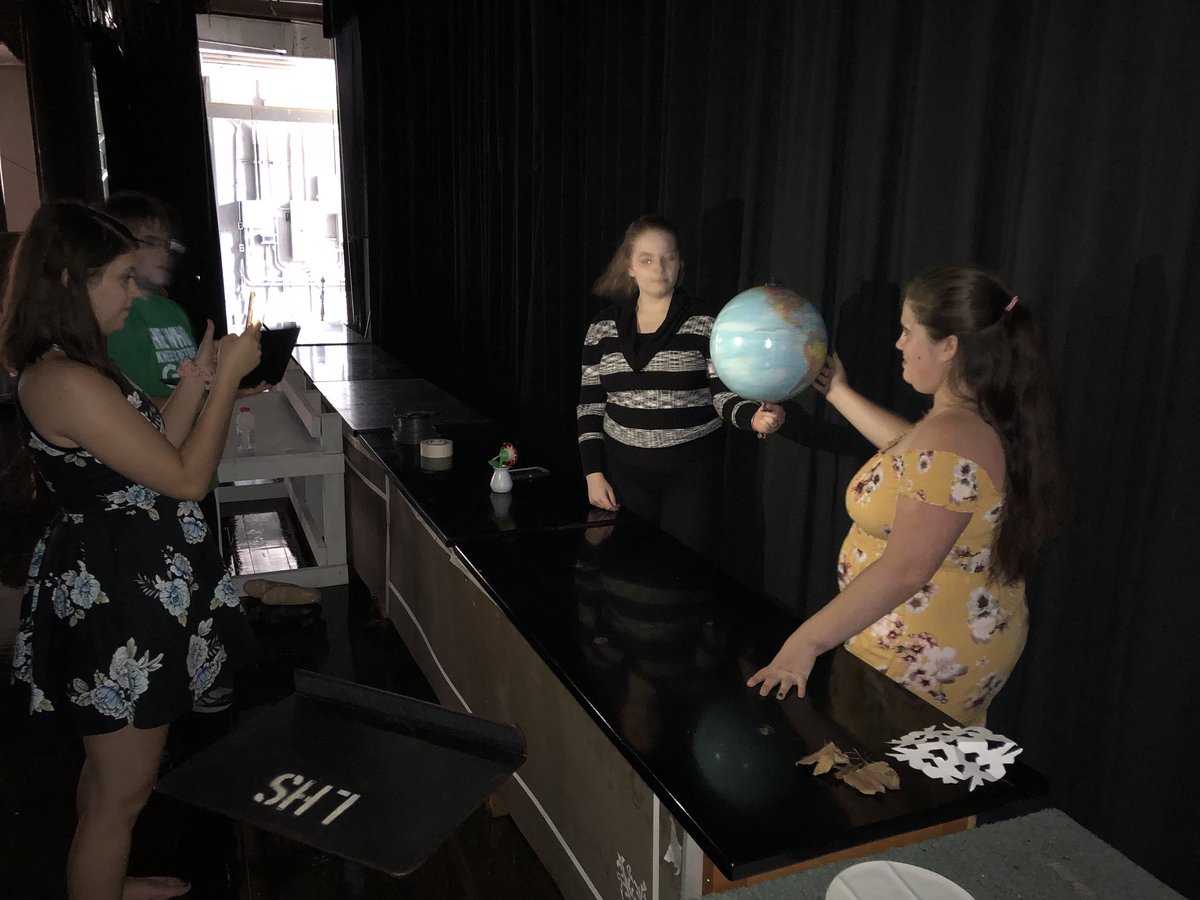 sciencebetsy's tweet photo. After researching: #DCBio101 students at Lafayette filming #flipgrid videos for 5th graders to explain why the Earth has seasons. #laflove #SJSDProud https://t.co/kVgBrRXx8h