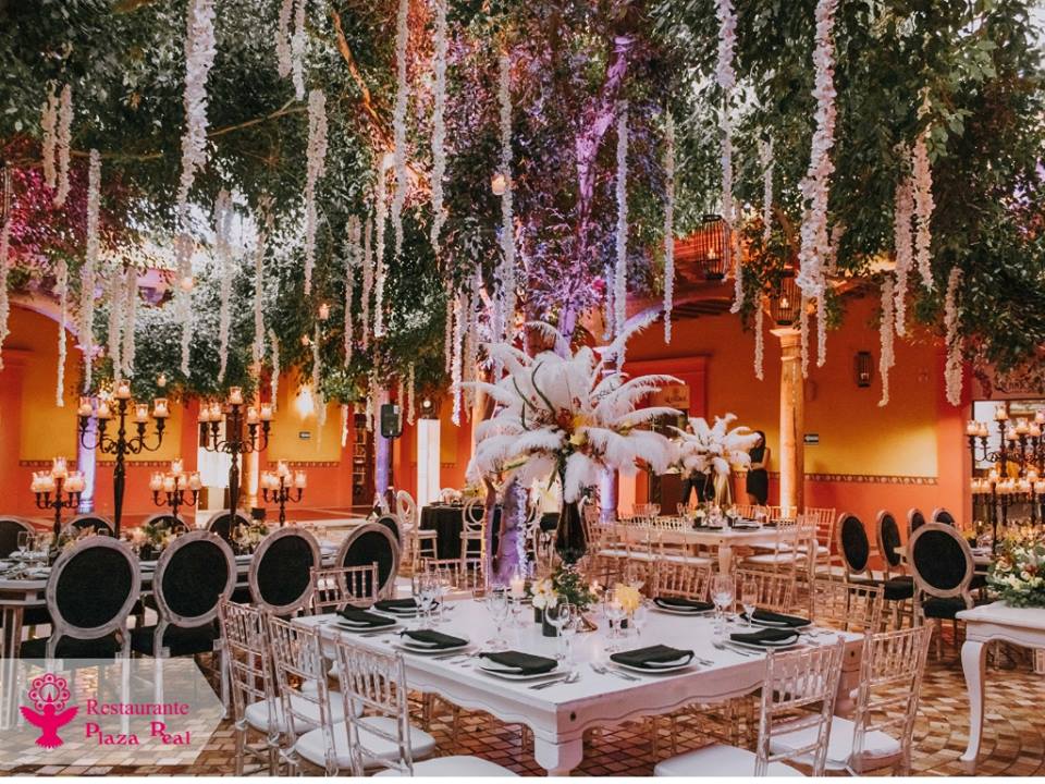 PlazaRealSCLC's tweet photo. Recinto y Banquete: Antigua Casa del Congreso - Plaza Real
www,https://t.co/QvNUkTiASS 
Mobiliario: Lautrec Alto Diseño de Eventos
Diseño Floral: Sergio Betancurt Orquidea de Ámbar
Pista, audio e iluminación: MID NIGHT SOUND
Fotagrafía y Vídeo: Love Cinema
#FelizMiercoles #bodas https://t.co/5elsc79hbI