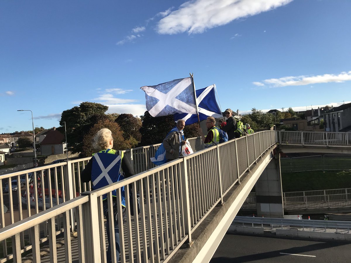 YesDayScotland's tweet photo. Scotland’s #BlockchainSaltire heading across #Dundee
#500MilesWalk https://t.co/YEfJGIWvzq