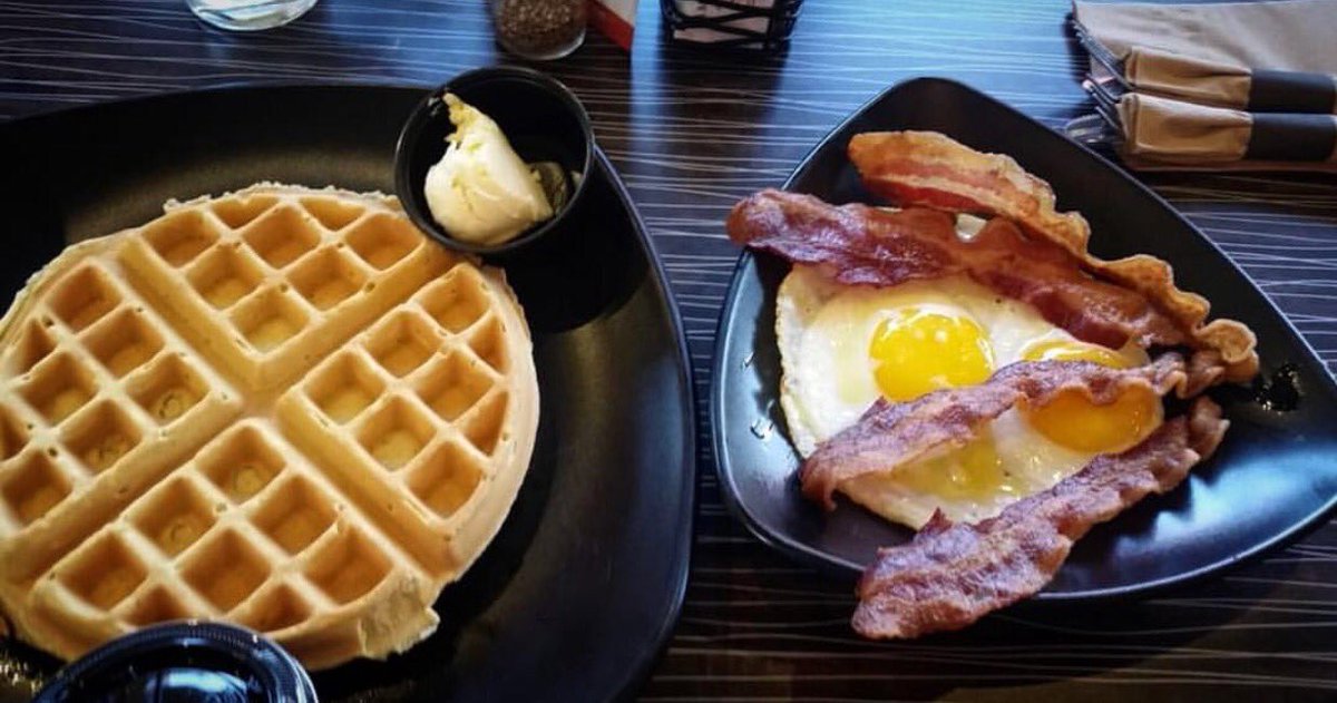 CGXAzusa's tweet photo. Nothing like a delicious Belgian Waffle &amp; a side of bacon &amp; eggs! #californiagrillexpress #breakfastisready 🥓🍳 https://t.co/nRIBTCYLh1
