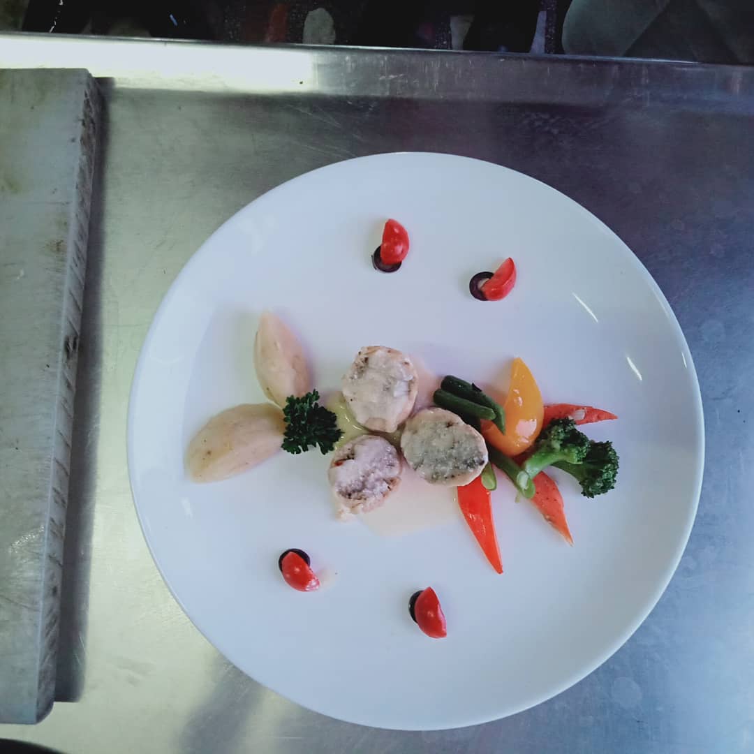 VishnuNigam5's tweet photo. Fish Paupiette 🐠 Guided by @Reetaiihm @chefrathoreiihm @ajitfnb
@IIHMHOTELSCHOOL @subornobose @Debasis53995128 @Abhishe67100142 @amankasera_94 @mohitiihmjaipur @Yashdevtale @JyotiGa53577816 #seafood #fish #IncredibleIndia #shrimp #chef #foodie #chefs #Sikkim #Google #instagram https://t.co/ikaSRyvwuP