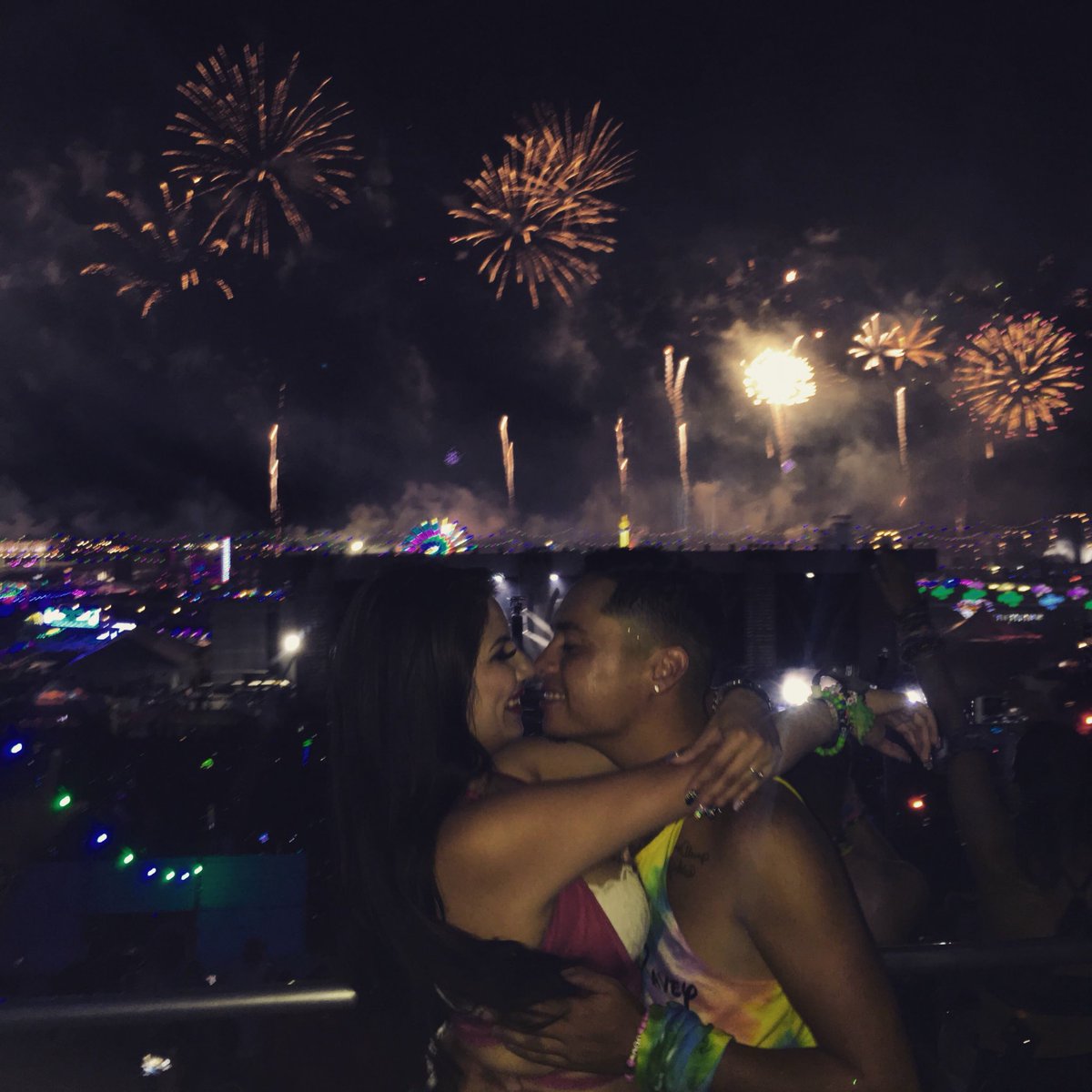 mirdurrr's tweet photo. 3 yrs under the electric sky w my baby. 4th yr coming in hot 💓🎆🎡 #MyEDCMoments https://t.co/6hihjyd7fe