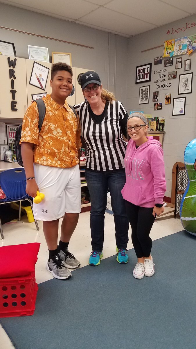 SShepReads's tweet photo. These CHS kids did an amazing job this morning with my 4th graders. Thank you @efolland31 for bringing them. #4thgraderocks #CHSrocks @MrKuchCHS @Whittier_School @Whit244 https://t.co/rYD59D0z4J