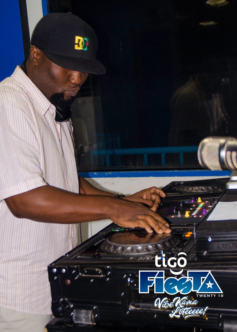CloudsMediaLive's tweet photo. @djpq_jazz ndiye Dj wa kwanza Tanzania kuwa ba chuo cha kufundisha 'Udj' (Dj's Academy).
Anasema mazao ya academy yake ni pamoja na #DjSinyorita na #DjDOmmy.
@Tigo_TZ #VibeKamaLoteeeee https://t.co/3WBFeqBGQc