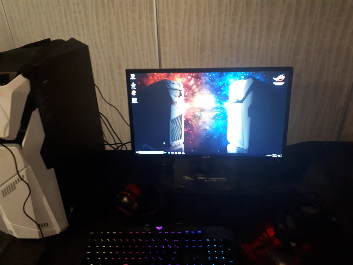 DarrenDotCa's tweet photo. There is alot of great gaming options available through Asus. Some which are exclusive to @StaplesCanada #staplestech @StaplesLearning  check them out!! https://t.co/fIbanfDfFz