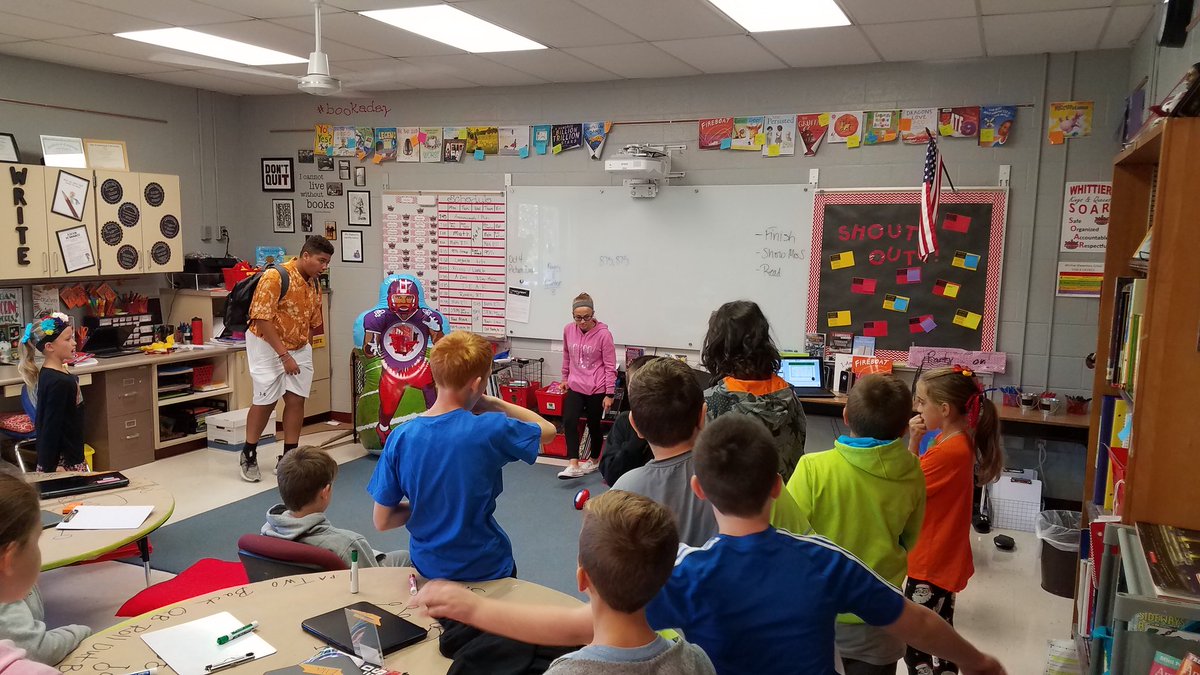 SShepReads's tweet photo. These CHS kids did an amazing job this morning with my 4th graders. Thank you @efolland31 for bringing them. #4thgraderocks #CHSrocks @MrKuchCHS @Whittier_School @Whit244 https://t.co/rYD59D0z4J