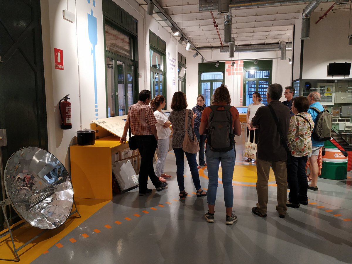 lfds_bcn's tweet photo. #AraMateix a La #FàbricadelSol assistim a la primera visita guiada a l'#EdificiDemostratiu sobre #qualitatambiental on parlarem de #mobilitat2018 i #comunicació. A partir d'ara disponible per a grups amb el programa #ComFuncionaBCN https://t.co/cNg2uvc16V https://t.co/BoMkjBEAHe