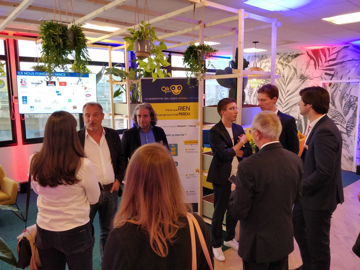 FrEventBooster's tweet photo. 3, 2, 1.. pitchez ! Petit tour du propriétaire avec @fgueno et @pnakc. Les #startup incubées par #FEB présentent le projet qu’elles auront l’opportunité de tester et faire évoluer tout au long de l'année #LiveFEB https://t.co/IQafWqlyar