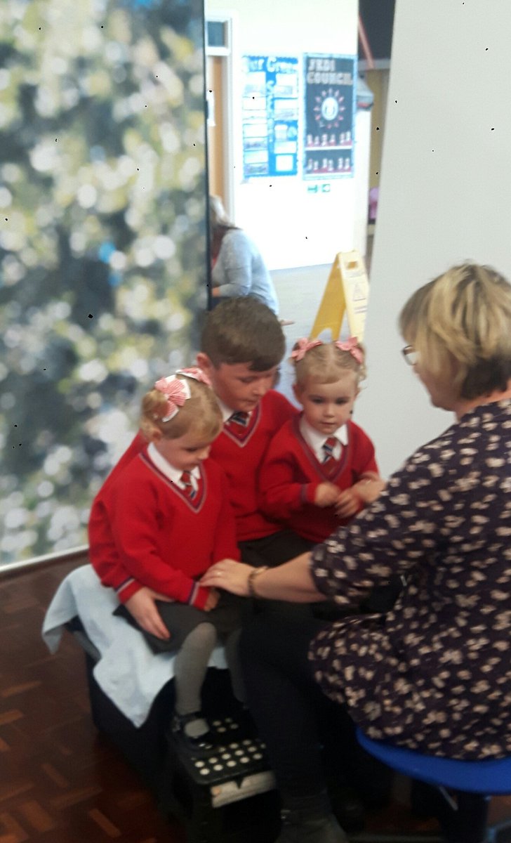 ysgolbrynhedydd's tweet photo. #YBHNPM smiles all around this afternoon for our individual and family photos with @HTempestPhoto looking forward to seeing the official photos #YBHNURSERY #YBH #DIAIUTF #schoolphotos #firstschoolphoto #saycheese https://t.co/S3XCHkWYFH