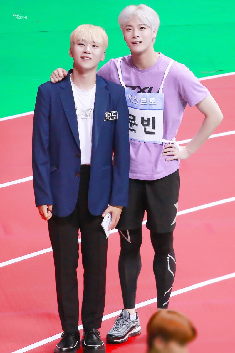 180820 moonbin and seungkwan at isac꒰  #승관  #문빈  #세븐틴  #아스트로 ꒱ https://twitter.com/lovesince98/status/1044772052320669696?s=21