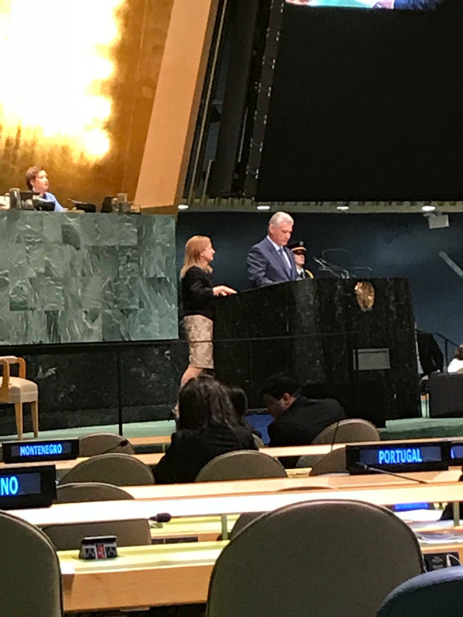 VTVcanal8's tweet photo. #EnDirecto 🔴| Miguel Díaz-Canel, presidente de Cuba, en la ONU: Queremos un mundo sin intervencionismos, sin ultraje a la soberanía de cada país 

#VenezuelaAlzaSuVozEnLaONU https://t.co/YdbGjdLjzj