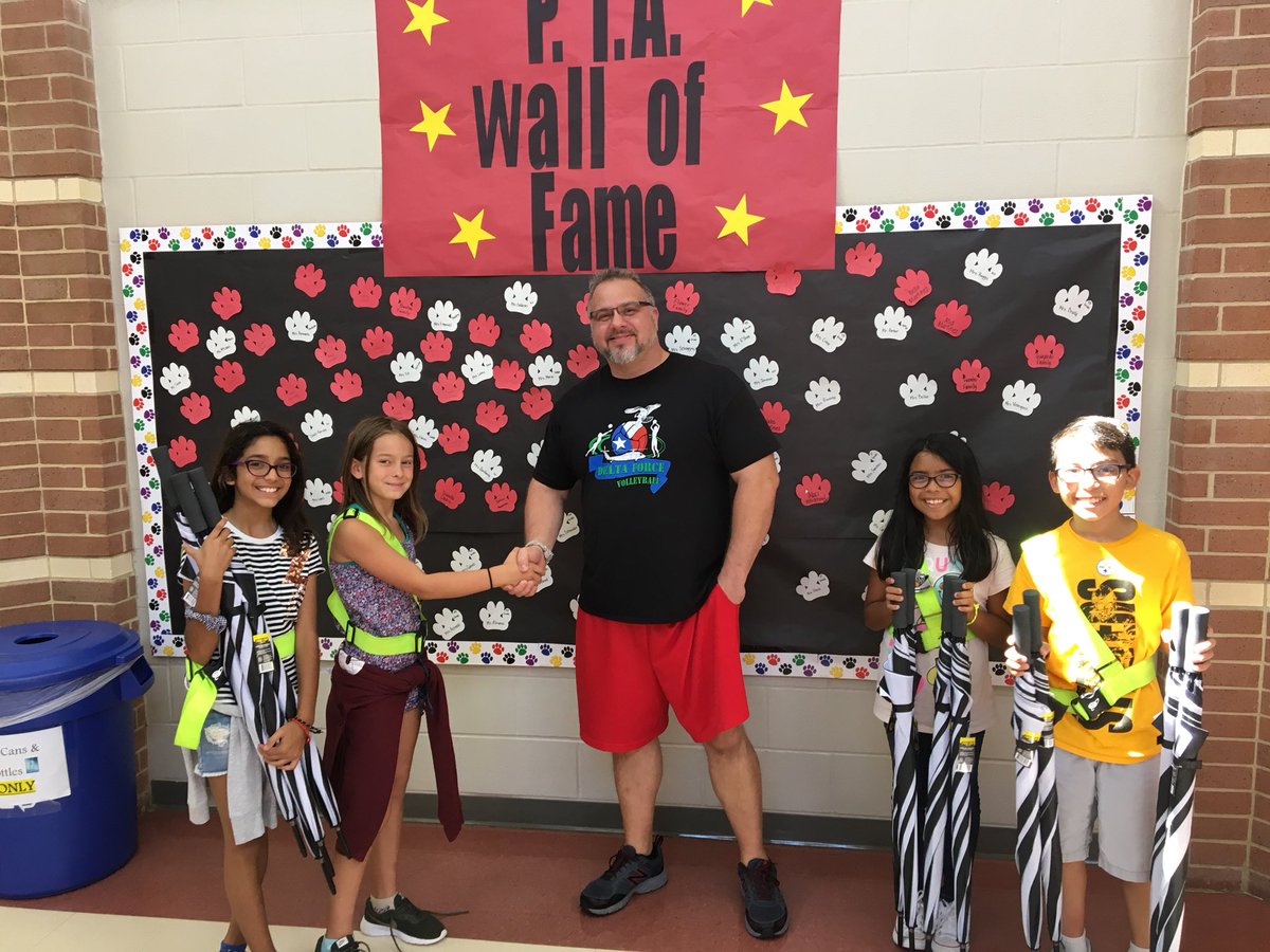 RobP8766's tweet photo. Would like to thank Mr Ramsey for his generous donation of umbrellas to the Krueger Patrols. @nisdkrueger @nisdpta https://t.co/shOzHIvehC