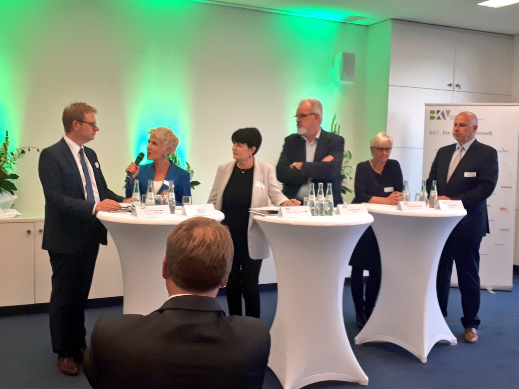 vividabkk's tweet photo. Die Interessengemeinschaft Betriebliche Krankenversicherung e.V (#BKV) erörtert heute Abend die wichtige Frage "#GKV-Finanzierung 2020: Was bringt die Reform?" #Gesundheitspolitik hat #Versorgung und #Finanzierbarkeit  gleichermaßen im Blick zu behalten! https://t.co/QQZKKqfXqg