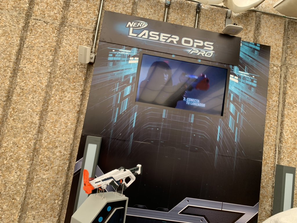 t3magazinemx's tweet photo. Finalmente conocemos #LaserOps, la más nueva línea #Nerf que hace uso de realidad aumentada para introducirnos en un mundo en donde nuestro lanzador será nuestro mejor aliado. / #NerfFest2018 @Hasbro @liverpoolmexico https://t.co/hphBkQPwvU