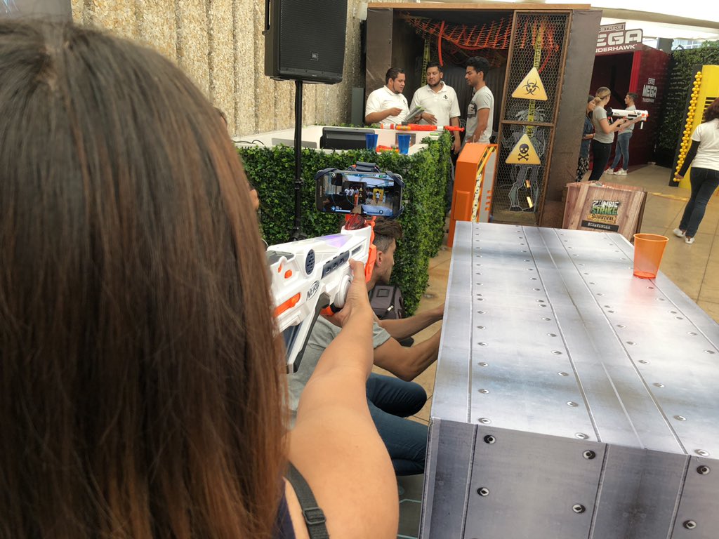 t3magazinemx's tweet photo. Finalmente conocemos #LaserOps, la más nueva línea #Nerf que hace uso de realidad aumentada para introducirnos en un mundo en donde nuestro lanzador será nuestro mejor aliado. / #NerfFest2018 @Hasbro @liverpoolmexico https://t.co/hphBkQPwvU