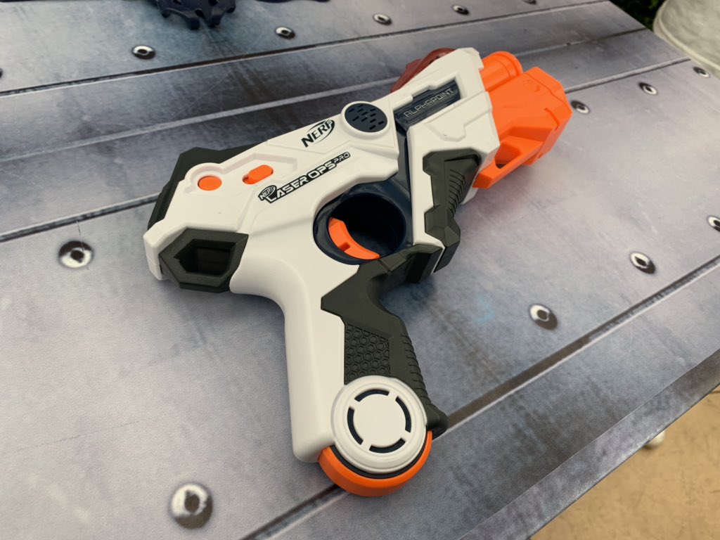 t3magazinemx's tweet photo. Finalmente conocemos #LaserOps, la más nueva línea #Nerf que hace uso de realidad aumentada para introducirnos en un mundo en donde nuestro lanzador será nuestro mejor aliado. / #NerfFest2018 @Hasbro @liverpoolmexico https://t.co/hphBkQPwvU