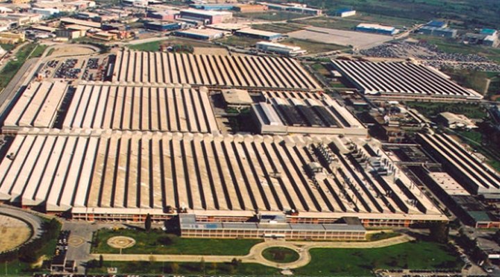 KAP'a açıklama yapıldı! TOFAŞ'ın Bursa fabrikası yurt içi pazarında yaşanan daralma nedeniyle üretime ara verecek
goo.gl/fiHJLt