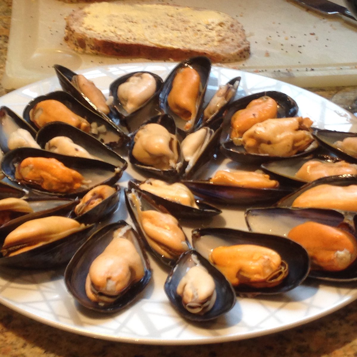 Averyslondon's tweet photo. The #Sweetest #Plumpest #South #Coast #Mussels @Averyslondon https://t.co/mSLL279ne5
