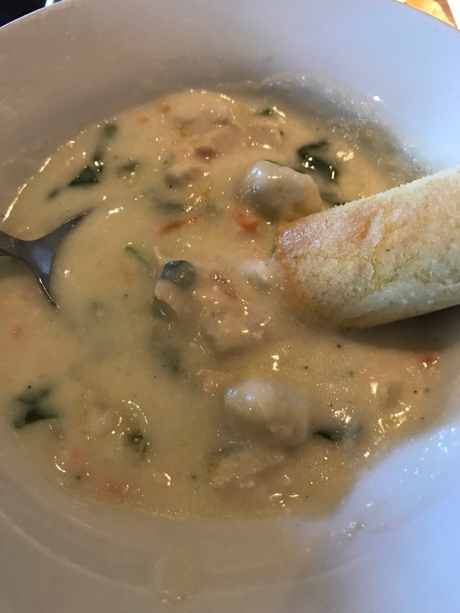 ChallengePasta's tweet photo. What’s better than Chicken Gnocchi 🥣 and breadsticks? @olivegarden answer #NeverEndingPasta @olivegarden  day 3 meal 7 😋 https://t.co/IfDi3uYZzV