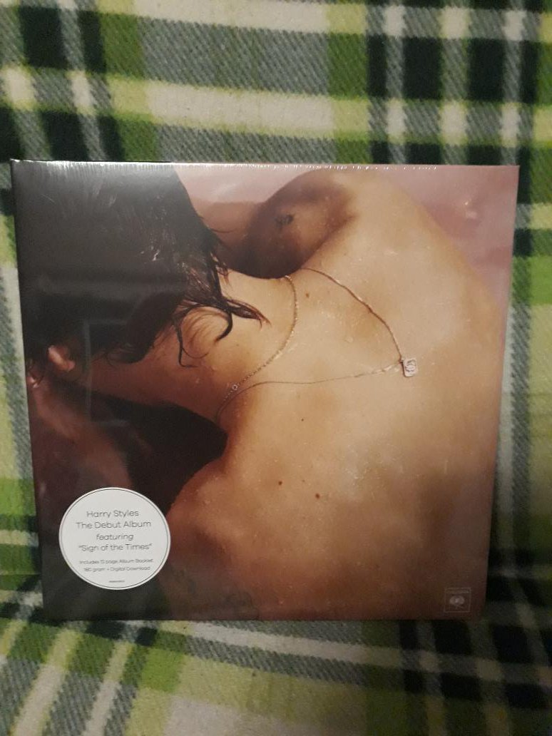OMG, I'm really crying now! It's the best present ever! I'm so much happy to have such an amazing friend😭❤THANK YOU @cactusogurtsov #HarryStyles