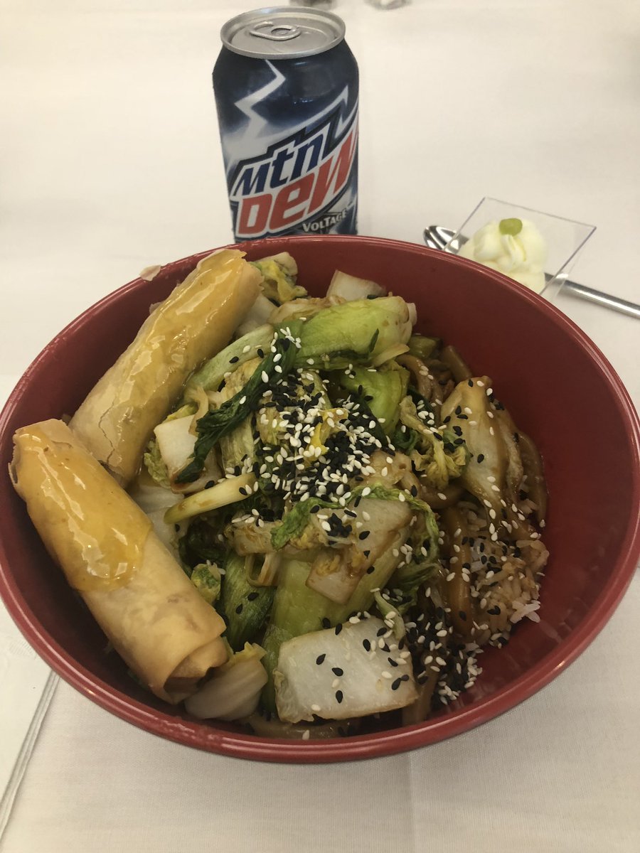 RobergeKatelyn's tweet photo. Amazing lunch :) thank you so much to the vendors and staples for this wonderful experience! @StaplesCanada @stapleslearn #StaplesTech https://t.co/oBx3X9vX0l