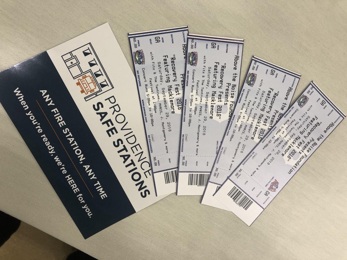 JWUPVDInvolved's tweet photo. The Good Life Expo is still going strong! Free healthy goodies are available till 2 pm in the small gym at the Wildcat Center. Such goodies even include tickets to a Macklemore Concert for this weekend! #involvedatJWU #GoodLIfeExpo https://t.co/yN9OdyXwMC