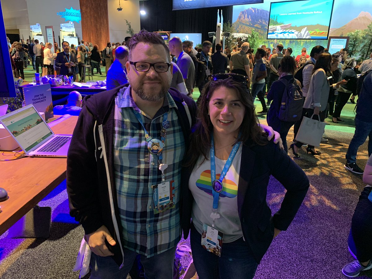shanejayhayes's tweet photo. Looking for something to do at #DF18 at say 1030? Come hang out with @lizzhellinga and I Iโm the #CommunityCove and learn about how to elevate your career with the #TrailblazerCommunity ! https://t.co/0J1jipqIDs