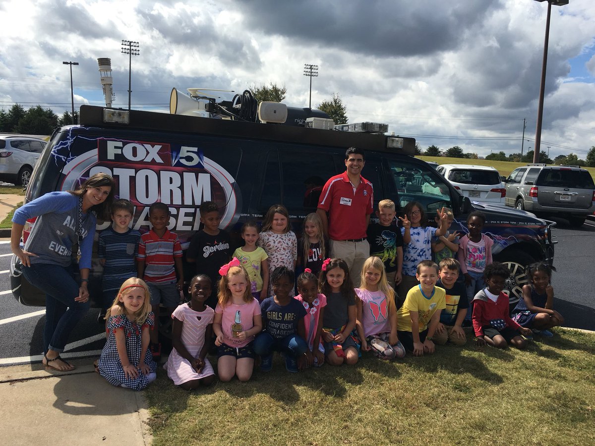 malette_amanda's tweet photo. The Munchkins had a great visit with @RyanBeesleyFox5 news today! He taught us about his job, weather tools he uses to measure the weather, &amp; how he helps us prepare for the weather each day.  #authenticlearning #reallife #EastLakeStrong @eastlake_hcs https://t.co/MCQ3L0TTRh