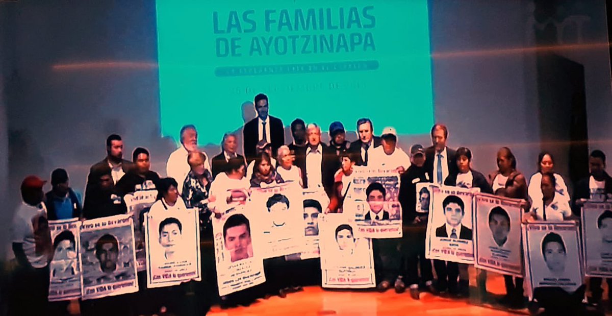 CentroProdh's tweet photo. Concluye la conferencia de prensa en el @MuseoMyT “Porque vivos se los llevaron, vivos los queremos”, gritan los padres de Ayotzinapa.

https://t.co/NOVv93avSk

#Ayotzinapa4años https://t.co/RNvRo8Mw90