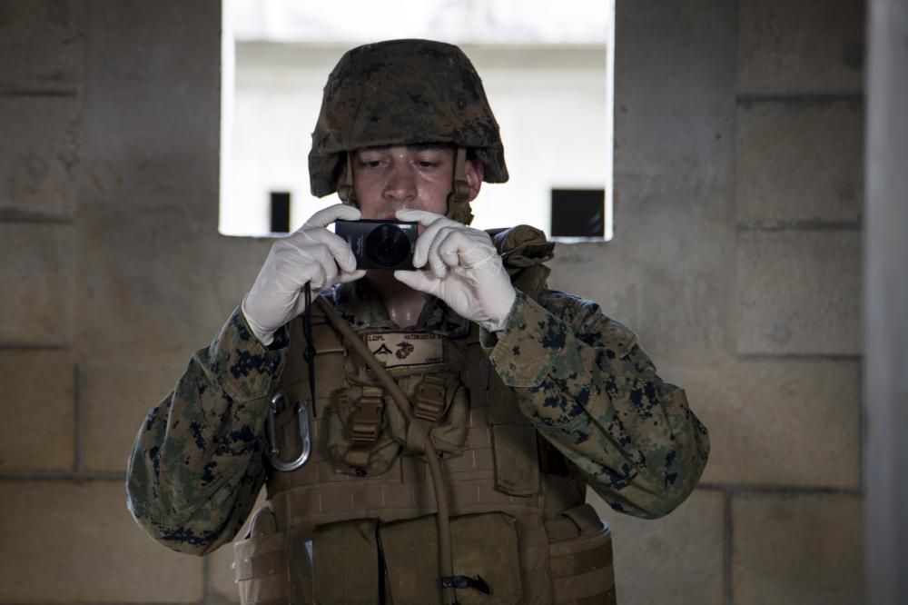 Forensic187's tweet photo. Criminal Investigator Marines polish their skills in forensic gathering, analyzing https://t.co/i5UlGTL3kZ #forensics #forensicscienceacademy #VollmerInstitute #forensicscience #CSI #Marines #forensicskills #forensicevidence https://t.co/4DPvIeEnKF