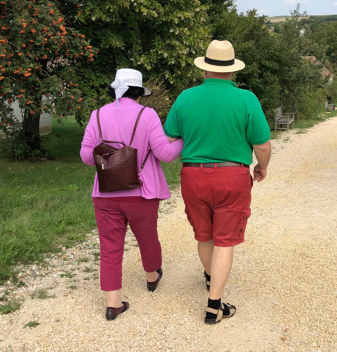 bauer_baut's tweet image. "Wenn die Blätter bunt sich färben,
kommt der Herbst, wie uns bekannt,
fröhlich an mit seinem Pinsel,
Bunt wird es bei uns im Land."

#colourblocking