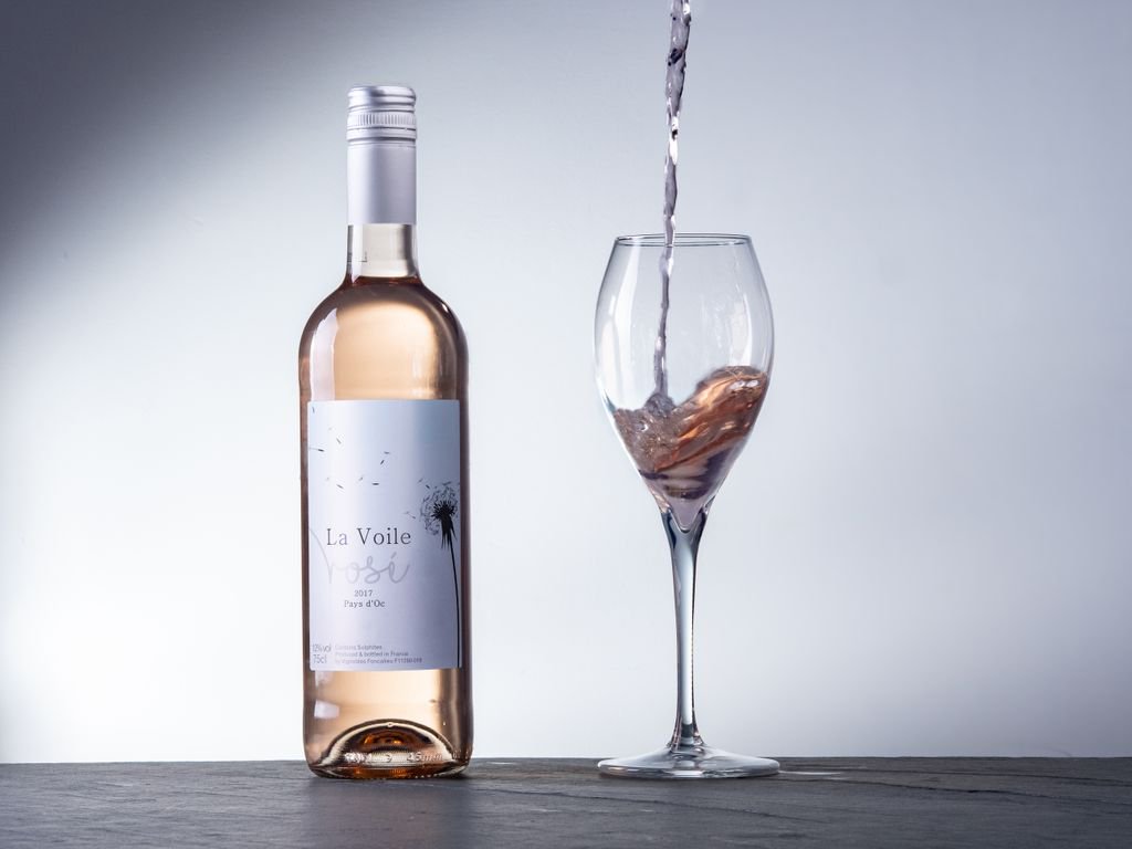 OutofOrdWedShow's tweet photo. We always love a glass of fizz to toast the Bride &amp; Groom 🥂 Meet @SteevensonWines and sample some of their delightful wine selection this Sunday at the @TredudwellManor Wedding Open Day between 10am &amp; 3pm. Enjoy a glass of fizz on arrival when you RSVP at https://t.co/Qr4SxWY4i5 https://t.co/QDb8SMfK1A