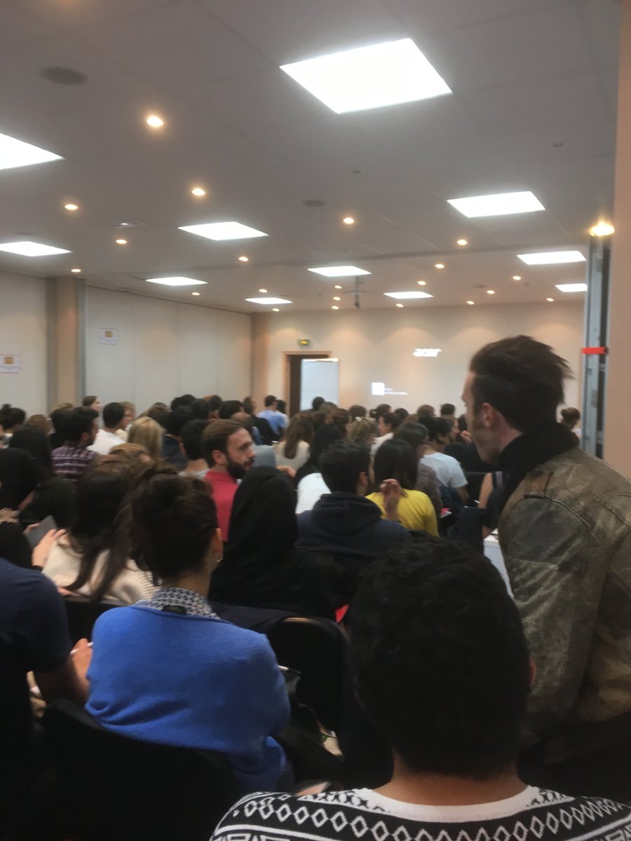 SNJMG's tweet photo. Actuellement : réunion d'accueil des nouveaux internes de MG de #Paris / Ile de France dans les locaux de la revue #PRESCRIRE (#ECNi2018 #internatMG) https://t.co/F90kopeXjz
